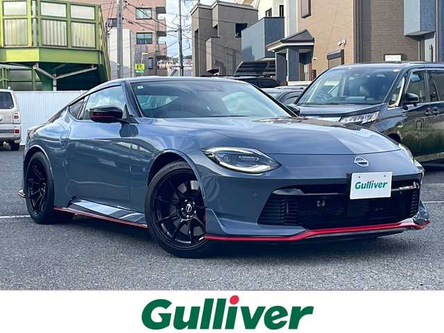 日産 フェアレディ Ｚ ニスモ 兵庫県 2024(令6)年 0.2万km グレーⅡ 登録時走行距離1923km/ワンオーナー/カラー番号【XLV】/NISMOステルスグレー/スーパーブラック2トーン/純正9インチワイドディスプレイ日産コネクトナビ/フルセグTV/Bluetooth/AppleCarPlay/BOSEサウンド/バックカメラ/先進運転支援技術/インテリジェントクルーズ/前方衝突予測警報/インテリジェントエマージェンシーブレーキ/踏み間違い防止アシスト/車線逸脱警報/後側方車両検知警報/後退時車両検知警報/LEDヘッドランプ/nismoロゴ入台形ブラックハニカムメッシュフロントエアロバンパー/レッドライン入ブラックフロントスポイラー/RAYS製9本スポークブラック塗装鍛造19インチアルミホイール/専用サスペンション/レッドブレーキキャリパー/メカニカルLSD/ブラック/レッドツートンRECARO製革/アルカンターラコンビスポーツシート/インテリジェントキー/プッシュエンジンスターター/ETC2.0/保証書/取説/スペアキー1本
