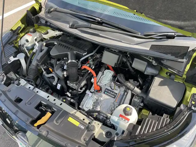 日産 ノート X 神奈川県 2021(令3)年 2万km オリーブグリーン ・福祉車両　/・助手席回転シート　/・９インチナビ　/・バックカメラ　/・Ｂｌｕｅｔｏｏｔｈ　/・フルセグＴＶ　/・ＤＶＤ　ＣＤ　/・ＥＴＣ　/・ｅ－ＰＯＷＥＲ　/・衝突被害軽減ブレーキ　/・電動パーキングブレーキ　/・ステアリングヒーター/・スマートキー/・オートエアコン