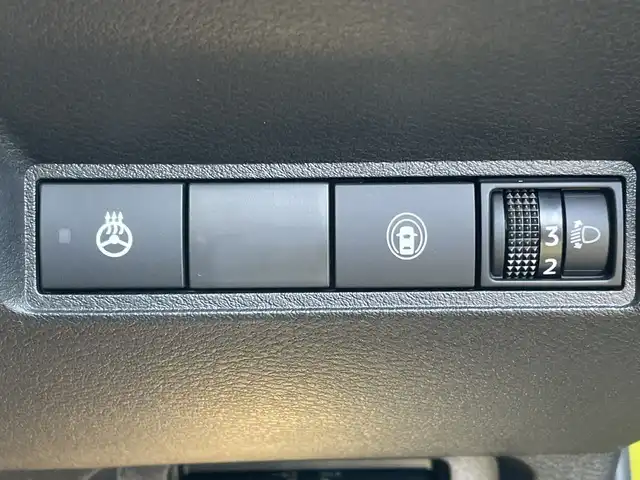 日産 ノート X 神奈川県 2021(令3)年 2万km オリーブグリーン ・福祉車両　/・助手席回転シート　/・９インチナビ　/・バックカメラ　/・Ｂｌｕｅｔｏｏｔｈ　/・フルセグＴＶ　/・ＤＶＤ　ＣＤ　/・ＥＴＣ　/・ｅ－ＰＯＷＥＲ　/・衝突被害軽減ブレーキ　/・電動パーキングブレーキ　/・ステアリングヒーター/・スマートキー/・オートエアコン