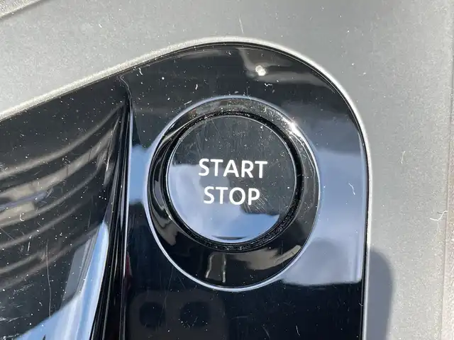 日産 ノート X 神奈川県 2021(令3)年 2万km オリーブグリーン ・福祉車両　/・助手席回転シート　/・９インチナビ　/・バックカメラ　/・Ｂｌｕｅｔｏｏｔｈ　/・フルセグＴＶ　/・ＤＶＤ　ＣＤ　/・ＥＴＣ　/・ｅ－ＰＯＷＥＲ　/・衝突被害軽減ブレーキ　/・電動パーキングブレーキ　/・ステアリングヒーター/・スマートキー/・オートエアコン