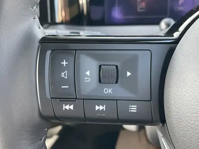 日産 ノート X 神奈川県 2021(令3)年 2万km オリーブグリーン ・福祉車両　/・助手席回転シート　/・９インチナビ　/・バックカメラ　/・Ｂｌｕｅｔｏｏｔｈ　/・フルセグＴＶ　/・ＤＶＤ　ＣＤ　/・ＥＴＣ　/・ｅ－ＰＯＷＥＲ　/・衝突被害軽減ブレーキ　/・電動パーキングブレーキ　/・ステアリングヒーター/・スマートキー/・オートエアコン