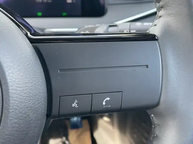 日産 ノート X 神奈川県 2021(令3)年 2万km オリーブグリーン ・福祉車両　/・助手席回転シート　/・９インチナビ　/・バックカメラ　/・Ｂｌｕｅｔｏｏｔｈ　/・フルセグＴＶ　/・ＤＶＤ　ＣＤ　/・ＥＴＣ　/・ｅ－ＰＯＷＥＲ　/・衝突被害軽減ブレーキ　/・電動パーキングブレーキ　/・ステアリングヒーター/・スマートキー/・オートエアコン