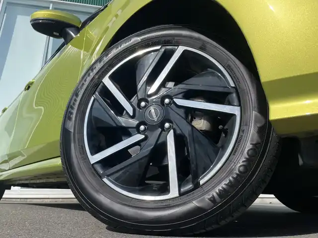 日産 ノート X 神奈川県 2021(令3)年 2万km オリーブグリーン ・福祉車両　/・助手席回転シート　/・９インチナビ　/・バックカメラ　/・Ｂｌｕｅｔｏｏｔｈ　/・フルセグＴＶ　/・ＤＶＤ　ＣＤ　/・ＥＴＣ　/・ｅ－ＰＯＷＥＲ　/・衝突被害軽減ブレーキ　/・電動パーキングブレーキ　/・ステアリングヒーター/・スマートキー/・オートエアコン