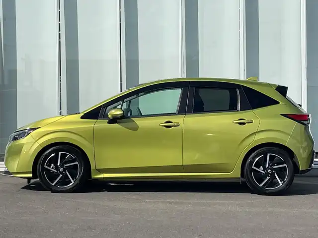 日産 ノート X 神奈川県 2021(令3)年 2万km オリーブグリーン ・福祉車両　/・助手席回転シート　/・９インチナビ　/・バックカメラ　/・Ｂｌｕｅｔｏｏｔｈ　/・フルセグＴＶ　/・ＤＶＤ　ＣＤ　/・ＥＴＣ　/・ｅ－ＰＯＷＥＲ　/・衝突被害軽減ブレーキ　/・電動パーキングブレーキ　/・ステアリングヒーター/・スマートキー/・オートエアコン