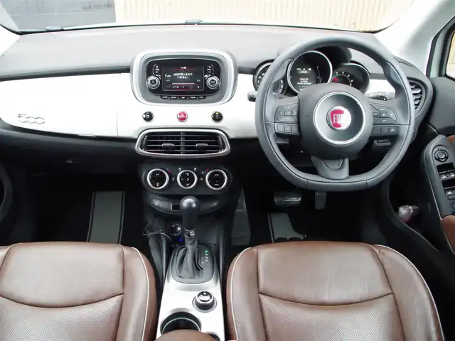 フィアット ５００Ｘ クロスプラス 埼玉県 2016(平28)年 8.8万km 白 ブラウンレザーシート/オートクルーズコントロール/パークセンサー/ブラインドスポットモニター/バックカメラ/ETC/前席シートヒーター/キャリアルーフ/Bluetooth/18インチスタッドレスタイヤ積み込み(センターキャップが欠品のため純正が判断不可)