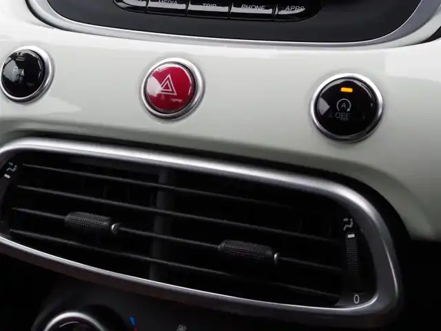 フィアット ５００Ｘ クロスプラス 埼玉県 2016(平28)年 8.8万km 白 ブラウンレザーシート/オートクルーズコントロール/パークセンサー/ブラインドスポットモニター/バックカメラ/ETC/前席シートヒーター/キャリアルーフ/Bluetooth/18インチスタッドレスタイヤ積み込み(センターキャップが欠品のため純正が判断不可)