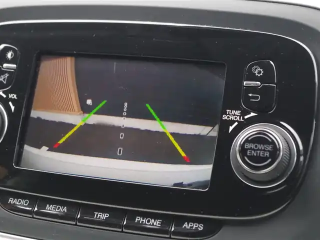 フィアット ５００Ｘ クロスプラス 埼玉県 2016(平28)年 8.8万km 白 ブラウンレザーシート/オートクルーズコントロール/パークセンサー/ブラインドスポットモニター/バックカメラ/ETC/前席シートヒーター/キャリアルーフ/Bluetooth/18インチスタッドレスタイヤ積み込み(センターキャップが欠品のため純正が判断不可)