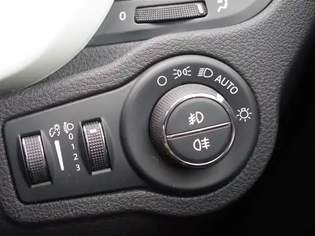 フィアット ５００Ｘ クロスプラス 埼玉県 2016(平28)年 8.8万km 白 ブラウンレザーシート/オートクルーズコントロール/パークセンサー/ブラインドスポットモニター/バックカメラ/ETC/前席シートヒーター/キャリアルーフ/Bluetooth/18インチスタッドレスタイヤ積み込み(センターキャップが欠品のため純正が判断不可)