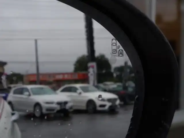 フィアット ５００Ｘ クロスプラス 埼玉県 2016(平28)年 8.8万km 白 ブラウンレザーシート/オートクルーズコントロール/パークセンサー/ブラインドスポットモニター/バックカメラ/ETC/前席シートヒーター/キャリアルーフ/Bluetooth/18インチスタッドレスタイヤ積み込み(センターキャップが欠品のため純正が判断不可)