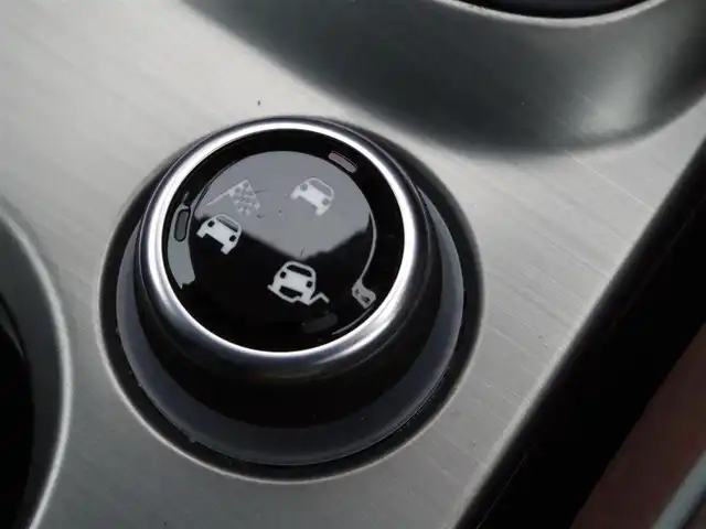 フィアット ５００Ｘ クロスプラス 埼玉県 2016(平28)年 8.8万km 白 ブラウンレザーシート/オートクルーズコントロール/パークセンサー/ブラインドスポットモニター/バックカメラ/ETC/前席シートヒーター/キャリアルーフ/Bluetooth/18インチスタッドレスタイヤ積み込み(センターキャップが欠品のため純正が判断不可)