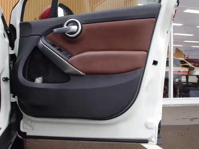 フィアット ５００Ｘ クロスプラス 埼玉県 2016(平28)年 8.8万km 白 ブラウンレザーシート/オートクルーズコントロール/パークセンサー/ブラインドスポットモニター/バックカメラ/ETC/前席シートヒーター/キャリアルーフ/Bluetooth/18インチスタッドレスタイヤ積み込み(センターキャップが欠品のため純正が判断不可)