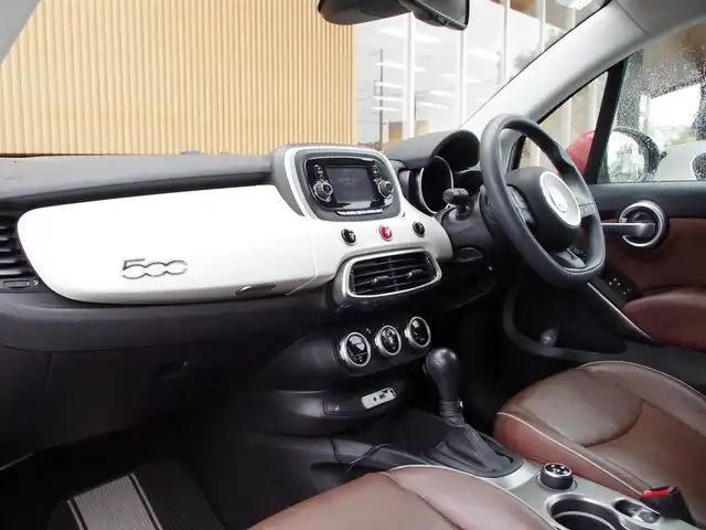 フィアット ５００Ｘ クロスプラス 埼玉県 2016(平28)年 8.8万km 白 ブラウンレザーシート/オートクルーズコントロール/パークセンサー/ブラインドスポットモニター/バックカメラ/ETC/前席シートヒーター/キャリアルーフ/Bluetooth/18インチスタッドレスタイヤ積み込み(センターキャップが欠品のため純正が判断不可)