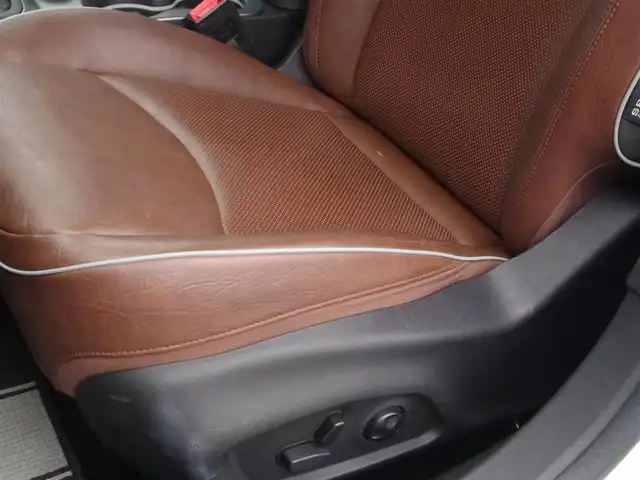 フィアット ５００Ｘ クロスプラス 埼玉県 2016(平28)年 8.8万km 白 ブラウンレザーシート/オートクルーズコントロール/パークセンサー/ブラインドスポットモニター/バックカメラ/ETC/前席シートヒーター/キャリアルーフ/Bluetooth/18インチスタッドレスタイヤ積み込み(センターキャップが欠品のため純正が判断不可)