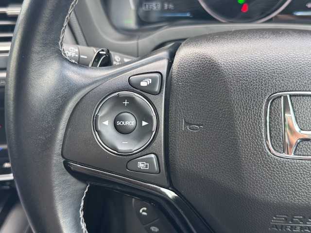 ホンダ ヴェゼル ハイブリッド Z ホンダセンシング 静岡県 2016(平28)年 5.9万km モルフォブルーP ●社外SDナビ/(フルセグ/CD/DVD/Bluetooth/iPod)/(ストラーダ/CN-AS300D)/●ハーフレザーシート/●前席シートヒーター/●バックカメラ/●アダプティブクルーズコントロール/●衝突被害軽減システム/●レーンキープアシスト/●前後パーキングセンサーシステム/●電動パーキングブレーキ/●オートブレーキホールド/●LEDヘッドライト＆フォグランプ/●オートライト/●革巻きステアリング/●ステアリングスイッチ/●ETC/●パドルシフト/●HDMI/●USB/●電動格納ウィンカーミラー/●ドアバイザー/●スマートキー/●プッシュスタート/●純正フロアマット/●純正17インチアルミホイール/●W＋サイド＋カーテンSRS＋ABS