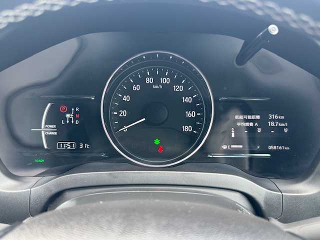ホンダ ヴェゼル ハイブリッド Z ホンダセンシング 静岡県 2016(平28)年 5.9万km モルフォブルーP ●社外SDナビ/(フルセグ/CD/DVD/Bluetooth/iPod)/(ストラーダ/CN-AS300D)/●ハーフレザーシート/●前席シートヒーター/●バックカメラ/●アダプティブクルーズコントロール/●衝突被害軽減システム/●レーンキープアシスト/●前後パーキングセンサーシステム/●電動パーキングブレーキ/●オートブレーキホールド/●LEDヘッドライト＆フォグランプ/●オートライト/●革巻きステアリング/●ステアリングスイッチ/●ETC/●パドルシフト/●HDMI/●USB/●電動格納ウィンカーミラー/●ドアバイザー/●スマートキー/●プッシュスタート/●純正フロアマット/●純正17インチアルミホイール/●W＋サイド＋カーテンSRS＋ABS