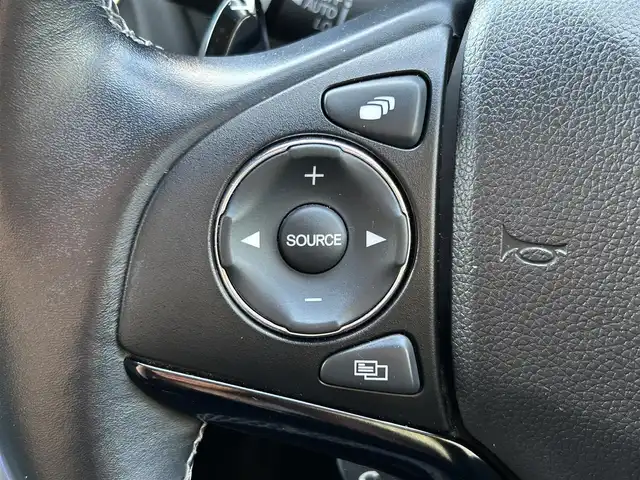 ホンダ ヴェゼル ハイブリッド Z ホンダセンシング 大阪府 2016(平28)年 5.9万km モルフォブルーP ホンダセンシング/　・衝突被害軽減システム/　・レーンキープアシスト/　・前後パーキングセンサーシステム/　・電動パーキングブレーキ/　・オートブレーキホールド/　・アダプティブクルーズコントロール/社外メモリナビ/　　CD/DVD/BT/USB/フルセグTV/バックカメラ/LEDオートライト/フォグランプ/合皮ハーフレザーシート/シートヒーター/純正17インチアルミホイール/パドルシフト/スマートキー/ETC