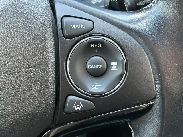 ホンダ ヴェゼル ハイブリッド Z ホンダセンシング 大阪府 2016(平28)年 5.9万km モルフォブルーP ホンダセンシング/　・衝突被害軽減システム/　・レーンキープアシスト/　・前後パーキングセンサーシステム/　・電動パーキングブレーキ/　・オートブレーキホールド/　・アダプティブクルーズコントロール/社外メモリナビ/　　CD/DVD/BT/USB/フルセグTV/バックカメラ/LEDオートライト/フォグランプ/合皮ハーフレザーシート/シートヒーター/純正17インチアルミホイール/パドルシフト/スマートキー/ETC