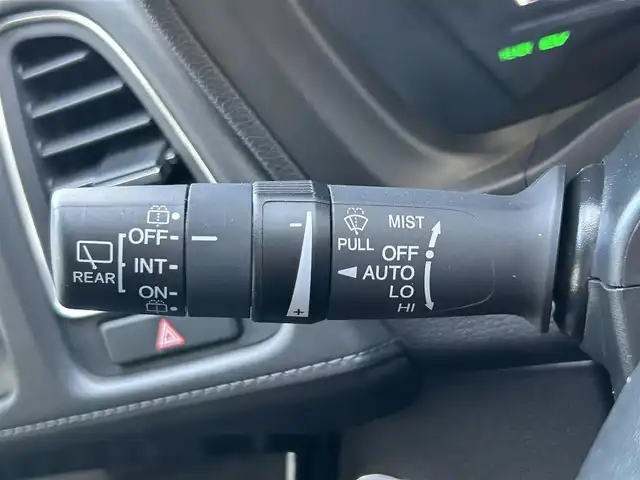 ホンダ ヴェゼル ハイブリッド Z ホンダセンシング 大阪府 2016(平28)年 5.9万km モルフォブルーP ホンダセンシング/　・衝突被害軽減システム/　・レーンキープアシスト/　・前後パーキングセンサーシステム/　・電動パーキングブレーキ/　・オートブレーキホールド/　・アダプティブクルーズコントロール/社外メモリナビ/　　CD/DVD/BT/USB/フルセグTV/バックカメラ/LEDオートライト/フォグランプ/合皮ハーフレザーシート/シートヒーター/純正17インチアルミホイール/パドルシフト/スマートキー/ETC