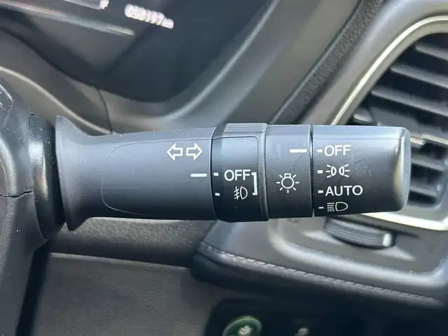 ホンダ ヴェゼル ハイブリッド Z ホンダセンシング 大阪府 2016(平28)年 5.9万km モルフォブルーP ホンダセンシング/　・衝突被害軽減システム/　・レーンキープアシスト/　・前後パーキングセンサーシステム/　・電動パーキングブレーキ/　・オートブレーキホールド/　・アダプティブクルーズコントロール/社外メモリナビ/　　CD/DVD/BT/USB/フルセグTV/バックカメラ/LEDオートライト/フォグランプ/合皮ハーフレザーシート/シートヒーター/純正17インチアルミホイール/パドルシフト/スマートキー/ETC