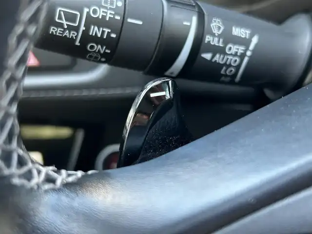 ホンダ ヴェゼル ハイブリッド Z ホンダセンシング 大阪府 2016(平28)年 5.9万km モルフォブルーP ホンダセンシング/　・衝突被害軽減システム/　・レーンキープアシスト/　・前後パーキングセンサーシステム/　・電動パーキングブレーキ/　・オートブレーキホールド/　・アダプティブクルーズコントロール/社外メモリナビ/　　CD/DVD/BT/USB/フルセグTV/バックカメラ/LEDオートライト/フォグランプ/合皮ハーフレザーシート/シートヒーター/純正17インチアルミホイール/パドルシフト/スマートキー/ETC