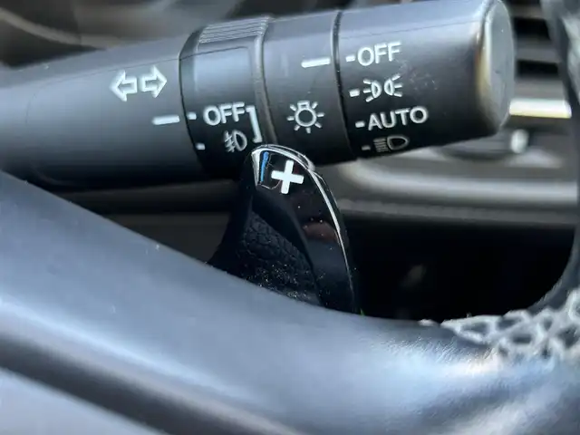 ホンダ ヴェゼル ハイブリッド Z ホンダセンシング 大阪府 2016(平28)年 5.9万km モルフォブルーP ホンダセンシング/　・衝突被害軽減システム/　・レーンキープアシスト/　・前後パーキングセンサーシステム/　・電動パーキングブレーキ/　・オートブレーキホールド/　・アダプティブクルーズコントロール/社外メモリナビ/　　CD/DVD/BT/USB/フルセグTV/バックカメラ/LEDオートライト/フォグランプ/合皮ハーフレザーシート/シートヒーター/純正17インチアルミホイール/パドルシフト/スマートキー/ETC