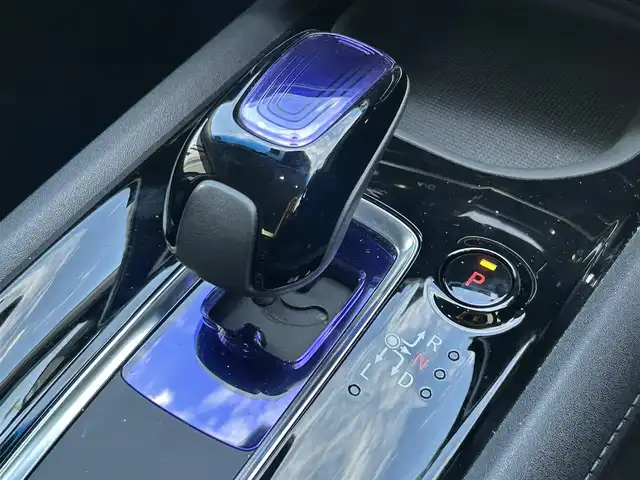 ホンダ ヴェゼル ハイブリッド Z ホンダセンシング 大阪府 2016(平28)年 5.9万km モルフォブルーP ホンダセンシング/　・衝突被害軽減システム/　・レーンキープアシスト/　・前後パーキングセンサーシステム/　・電動パーキングブレーキ/　・オートブレーキホールド/　・アダプティブクルーズコントロール/社外メモリナビ/　　CD/DVD/BT/USB/フルセグTV/バックカメラ/LEDオートライト/フォグランプ/合皮ハーフレザーシート/シートヒーター/純正17インチアルミホイール/パドルシフト/スマートキー/ETC