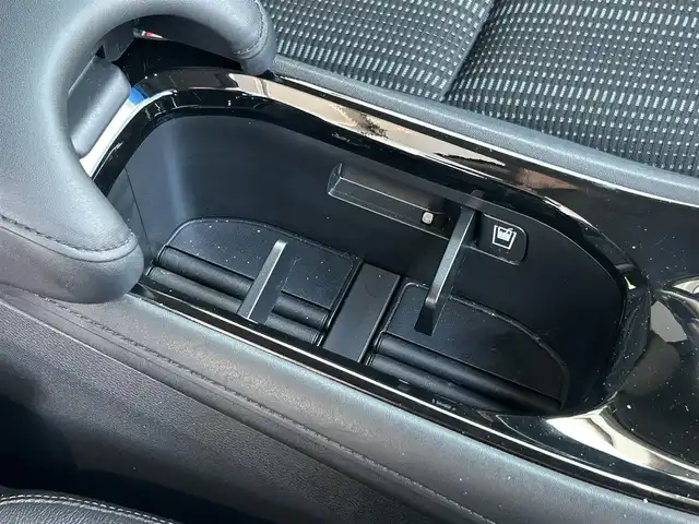 ホンダ ヴェゼル ハイブリッド Z ホンダセンシング 大阪府 2016(平28)年 5.9万km モルフォブルーP ホンダセンシング/　・衝突被害軽減システム/　・レーンキープアシスト/　・前後パーキングセンサーシステム/　・電動パーキングブレーキ/　・オートブレーキホールド/　・アダプティブクルーズコントロール/社外メモリナビ/　　CD/DVD/BT/USB/フルセグTV/バックカメラ/LEDオートライト/フォグランプ/合皮ハーフレザーシート/シートヒーター/純正17インチアルミホイール/パドルシフト/スマートキー/ETC