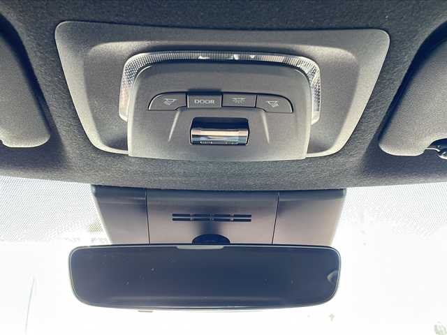 トヨタ カローラ クロス Z 長野県 2025(令7)年 0.8万km プラチナホワイトパールマイカ セーフティーセンス/・プリクラッシュセーフティ/・レーントレーシングアシスト/・レーンディパーチャーアラート/・レーダークルーズコントロール/・オートマチックハイビーム/・ロードサインアシスト/・ドライバー異常時対応システム/・発進遅れ告知機能/・パーキングサポートブレーキ/8インチディスプレイオーディオ/（Bluetooth/フルセグTV/AppleCarPlay/AndroidAuto）/バックカメラ/ビルトインETC/パワーバックドア/ハーフレザーシート/運転席パワーシート/前席シートヒーター/革巻きステアリング/ステアリングスイッチ/電動パーキングブレーキ/ブレーキホールド/LEDヘッドライト/LEDデイタイムランニングライト/フォグランプ/オートライト/スマートキー/Pスタート/電動格納ミラー/純正18インチAW