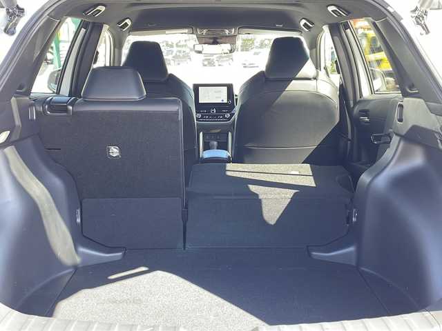 トヨタ カローラ クロス Z 長野県 2025(令7)年 0.8万km プラチナホワイトパールマイカ セーフティーセンス/・プリクラッシュセーフティ/・レーントレーシングアシスト/・レーンディパーチャーアラート/・レーダークルーズコントロール/・オートマチックハイビーム/・ロードサインアシスト/・ドライバー異常時対応システム/・発進遅れ告知機能/・パーキングサポートブレーキ/8インチディスプレイオーディオ/（Bluetooth/フルセグTV/AppleCarPlay/AndroidAuto）/バックカメラ/ビルトインETC/パワーバックドア/ハーフレザーシート/運転席パワーシート/前席シートヒーター/革巻きステアリング/ステアリングスイッチ/電動パーキングブレーキ/ブレーキホールド/LEDヘッドライト/LEDデイタイムランニングライト/フォグランプ/オートライト/スマートキー/Pスタート/電動格納ミラー/純正18インチAW