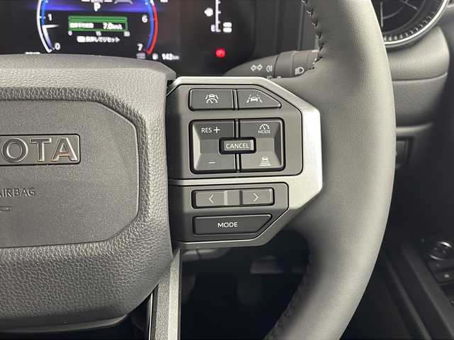 トヨタ ランドクルーザー ２５０ VX 栃木県 2024(令6)年 0.9万km プラチナホワイトパールマイカ ・サンルーフ/・４WD/・純正12.3インチメモリナビ/（フルセグＴＶ・Bluetooth・USB）/・パノラミックビューモニター/・デジタルインナーミラー/・セーフティセンス/・プリクラッシュセーフティ/・レーンディパーチャーアラート/・オートマチックハイビーム/・ドライバー異常時対応システム/・プロアクティブドライビングアシスト/・発進遅れ告知機能/・レーントレーシングアシスト/・レーダークルーズコントロール/・ロードサインアシスト/・パワーバックドア/・ブラインドスポットモニター/・LEDヘッドライト/・スマートキー/・ビルトインETC2.0/・前後ドライブレコーダー/・D席パワーシート/・黒レザーシート/・前席シートヒーター/・ハンドルヒーター/・前席エアシート/・リアクロストラフィックアラート/・リアカメラディテクション/・車両接近サポート/・横滑り防止機能/・保証書