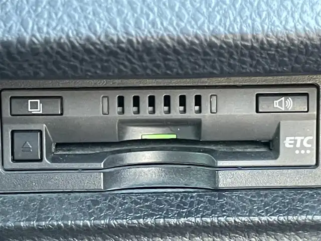 トヨタ エスクァイア ハイブリッド Gi プレミアムパッケージ ブラックテーラード 岡山県 2019(平31)年 9.2万km ブラック 登録時走行距離91610km/純正 10インチナビ NSZN-Z68T/（AM/FM/CD/DVD/TV/SD/SDREC/Bluetooth/USB）/純正 12.1インチ 後席フリップダウンモニター V12T-R68C/バックカメラ/両側パワースライドドア/ドライブレコーダー 前後/ビルトイン ETC/Toyota Safety Sense/・プリクラッシュセーフティ［PCS］/・レーンディパーチャーアラート［LDA］/・オートハイビーム［AHB］/・先行車発進告知機能/装備/・ハーフレザーシート/・快適温熱シート（D/N）/・ステアリングヒーター/・クルーズコントロール/・左右独立オートエアコン（S-FLOW：運転席集中機能付き）＋後席オートエアコン/・充電用USBジャック（前x2・2ndx2）/・オートライト/・LED ヘッドランプ＋フロントフォグランプ/・プッシュスタート/・自動防眩ルームミラー/・純正15inAW