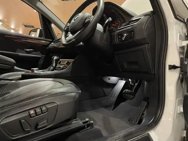 ＢＭＷ ２１８ｄ xDriveアクティブツアラー ラグジュアリー 道央・札幌 2017(平29)年 3.8万km アルピンホワイトⅢ コンフォートパッケージ/　・オートマチックテールゲート/　・コンフォートアクセス/　・ライトパッケージ/パーキングサポートパッケージ/　・バックカメラ/　・PDC/純正HDDナビ/USB/BT/衝突警告/車線逸脱警告/LEDヘッドライト/社外ドライブレコーダー