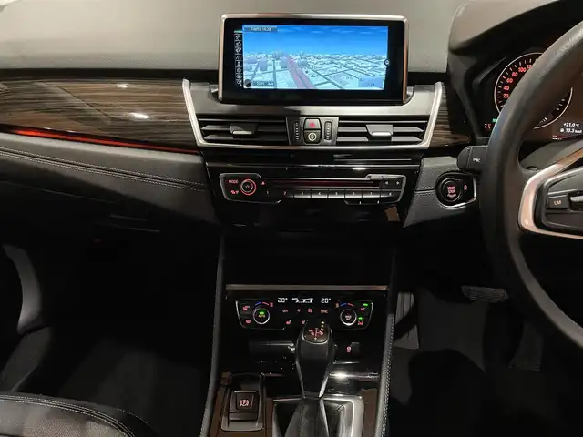 ＢＭＷ ２１８ｄ xDriveアクティブツアラー ラグジュアリー 道央・札幌 2017(平29)年 3.8万km アルピンホワイトⅢ コンフォートパッケージ/　・オートマチックテールゲート/　・コンフォートアクセス/　・ライトパッケージ/パーキングサポートパッケージ/　・バックカメラ/　・PDC/純正HDDナビ/USB/BT/衝突警告/車線逸脱警告/LEDヘッドライト/社外ドライブレコーダー