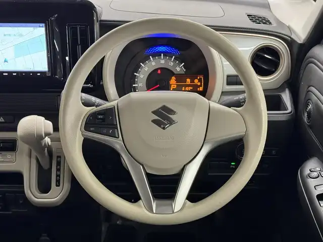 スズキ ワゴンＲ スマイル HYBRID S 三重県 2023(令5)年 0.7万km オフブルーメタリック/ホワイト2トーン マイルドハイブリッド/FF/インパネCVT/純正 8インチナビ CN-HZ885/（FM/AM/CD/DVD/iPod/USB/SD/MEMORY MUSIC/Bluetooth/TV/CarPlay/AndroidAuto）/【OP】全方位モニター/両側パワースライドドア/ビルトイン ETC/安全/・デュアルカメラブレーキサポート/・車線逸脱警報機能/・ふらつき警報/・リヤパーキングセンサー/・誤発進抑制機能/・後方誤発進抑制機能/・後退時ブレーキアシスト/など/装備/・【OP】2トーンルーフパッケージ：オフブルーメタリック/ホワイト2トーン［DAD］/・シートヒーター（D）/・オートエアコン/・オートライト/・ハイビームアシスト/・プッシュスタート/・ステアリングスイッチ/・充電用USBジャック（type-A x2）/・ベンチシート/・純正ホイールキャップ（14インチスチールホイール）/・保/取/・スマートキーx2/など