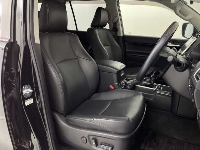 トヨタ ランドクルーザー プラド TX Lパッケージ ブラックED 大阪府 2020(令2)年 1.9万km ブラック トヨタセーフティセンス/　・レーンディパーチャーアラート　LDA/　・プリクラッシュセーフティ　PCS/　・ロードサインアシスト　RSA/　・先行車発進/レーダークルーズコントロール/サンルーフ/純正9インチメモリーナビ/　CD/DVD/Bluetooth/フルセグTV/バックカメラ/レザーシート/前席パワーシート/前席シートヒーター／エアシート/LEDオートライト/フォグランプ/オートマチックハイビーム/ビルトインETC/電動格納サードシートコーナーセンサー/フロアマット