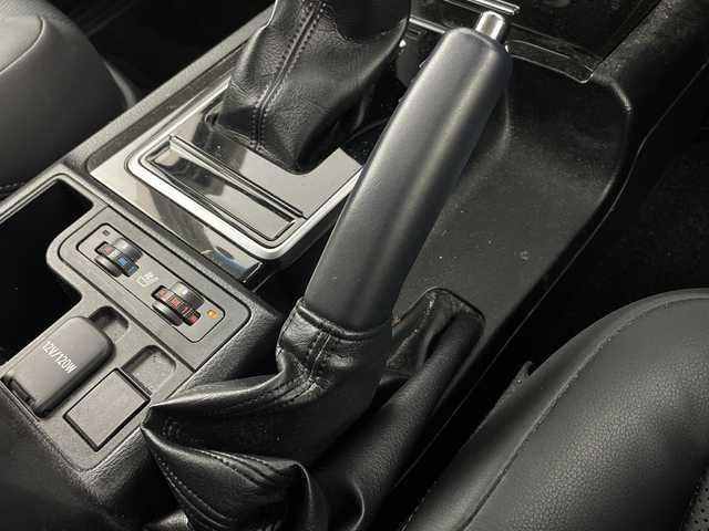 トヨタ ランドクルーザー プラド TX Lパッケージ ブラックED 大阪府 2020(令2)年 1.9万km ブラック トヨタセーフティセンス/　・レーンディパーチャーアラート　LDA/　・プリクラッシュセーフティ　PCS/　・ロードサインアシスト　RSA/　・先行車発進/レーダークルーズコントロール/サンルーフ/純正9インチメモリーナビ/　CD/DVD/Bluetooth/フルセグTV/バックカメラ/レザーシート/前席パワーシート/前席シートヒーター／エアシート/LEDオートライト/フォグランプ/オートマチックハイビーム/ビルトインETC/電動格納サードシートコーナーセンサー/フロアマット