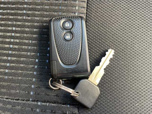 スバル ステラ カスタム RS 山形県 2013(平25)年 9.9万km パールホワイトⅢ MOMOステアリング/社外CDオーディオ/アイドリングストップ/スマートキー/プッシュスタート/サマータイヤ積込み