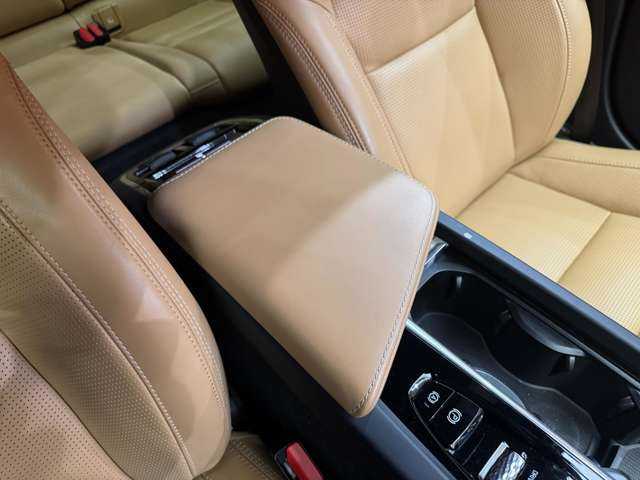 ボルボ Ｖ６０ T5 インスクリプション 千葉県 2019(令1)年 4.9万km グレーＭ ＡＣＣ　/茶革シート　/ｈａｒｍａｎｋａｒｄｏｎサウンド　/ＨＵＤ　/ナビ　/ＴＶ　/３６０°Ｂｌｕｅｔｏｏｔｈ接続　/自動駐車　/電動リアゲート　/電動シート　/シートＨ　/衝突軽減Ｂ　/ＢＳＭ　/ＬＫＡ　/ドラレコ　/ＥＴＣ