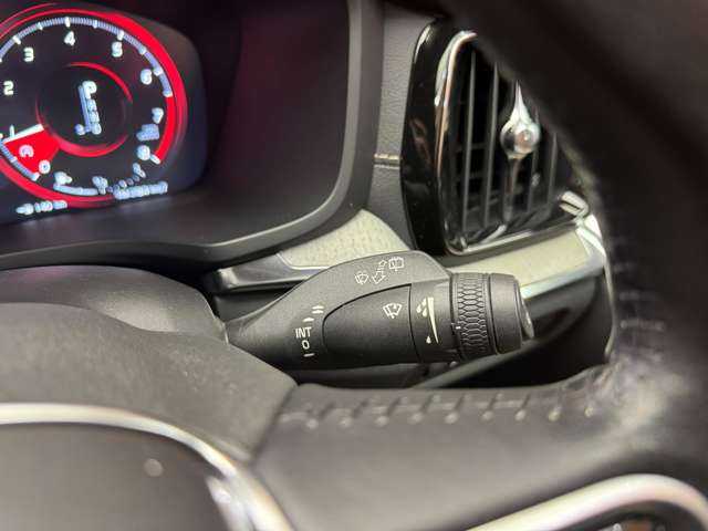 ボルボ Ｖ６０ T5 インスクリプション 千葉県 2019(令1)年 4.9万km グレーＭ ＡＣＣ　/茶革シート　/ｈａｒｍａｎｋａｒｄｏｎサウンド　/ＨＵＤ　/ナビ　/ＴＶ　/３６０°Ｂｌｕｅｔｏｏｔｈ接続　/自動駐車　/電動リアゲート　/電動シート　/シートＨ　/衝突軽減Ｂ　/ＢＳＭ　/ＬＫＡ　/ドラレコ　/ＥＴＣ