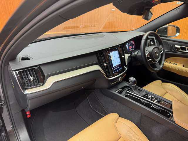 ボルボ Ｖ６０ T5 インスクリプション 千葉県 2019(令1)年 4.9万km グレーＭ ＡＣＣ　/茶革シート　/ｈａｒｍａｎｋａｒｄｏｎサウンド　/ＨＵＤ　/ナビ　/ＴＶ　/３６０°Ｂｌｕｅｔｏｏｔｈ接続　/自動駐車　/電動リアゲート　/電動シート　/シートＨ　/衝突軽減Ｂ　/ＢＳＭ　/ＬＫＡ　/ドラレコ　/ＥＴＣ