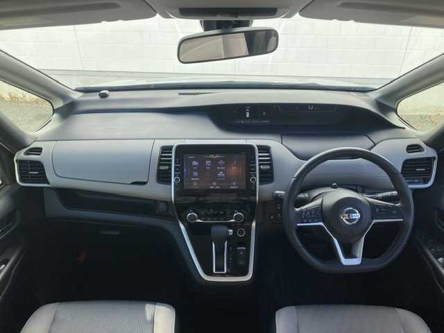 日産 セレナ ハイウェイスター プロパイロットED 三重県 2017(平29)年 12.1万km ブリリアントホワイトパール (株)IDOMが運営する【じしゃロン四日市店】の自社ローン対象車両になります。こちらは現金ご利用時の価格です。自社ローンご希望の方は別途その旨お申付け下さい。/純正SDナビ（CD/DVD/AM/FM）/フルセグTV/両側パワースライドドア/プロパイロット/衝突軽減システム/レーダークルーズコントロール/バックカメラ/前後コーナーセンサー/プッシュスタート/ETC