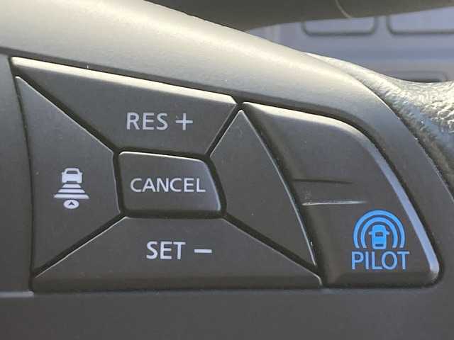 日産 セレナ ハイウェイスター プロパイロットED 三重県 2017(平29)年 12.1万km ブリリアントホワイトパール (株)IDOMが運営する【じしゃロン四日市店】の自社ローン対象車両になります。こちらは現金ご利用時の価格です。自社ローンご希望の方は別途その旨お申付け下さい。/純正SDナビ（CD/DVD/AM/FM）/フルセグTV/両側パワースライドドア/プロパイロット/衝突軽減システム/レーダークルーズコントロール/バックカメラ/前後コーナーセンサー/プッシュスタート/ETC