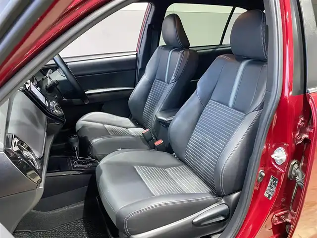 トヨタ カローラ フィールダー ハイブリッドG ダブルバイビー 岐阜県 2018(平30)年 5.1万km センシュアルレッドマイカ ワンオーナー/純正SDナビ(NSZT-W66T)/フルセグTV/Bluetooth/CD/DVD/トヨタセーフティセンス/・プリクラッシュセーフティシステム/・レーンディパーチャーアラート/・オートマチックハイビーム/・先行車発進告知機能/クルーズコントロール/クリアランスソナー/純正ドライブレコーダー(DRT-H66A)/バックカメラ/ハーフレザーシート/オートライト/LEDヘッドライト/純正１６インチＡＷ/純正フロアマット/スペアキー/スマートキー