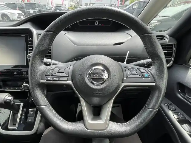 日産 セレナ ハイウェイスター 群馬県 2017(平29)年 5.1万km マルーンレッド 2トーン 〇純正9インチナビ/〇フルセグTV/〇バックカメラ/○フリップダウンモニター/〇アラウンドビューモニター/〇ビルトインETC/〇ドライブレコーダー/〇パワースライドドア（両側）/○セーフティパックB/○プロパイロット/〇インテリジェントエマージェンシーブレーキ/〇クルーズコントロール/〇LEDヘッドランプ/〇オートライト/〇純正16インチアルミ/〇革巻きステアリング/〇オートエアコン/〇インテリジェントキー/〇禁煙車