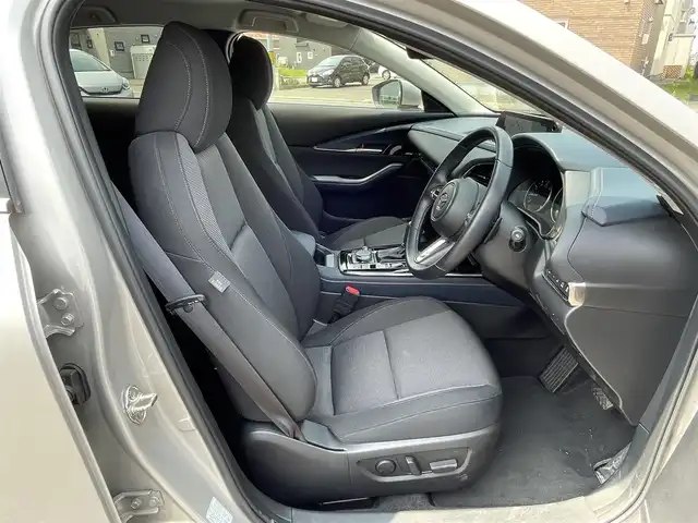マツダ ＣＸ－３０ 20S プロアクティブツーリングセレ 道央・札幌 2022(令4)年 3.2万km プラチナクォーツメタリック ４WD/ワンオーナー/純正メーカーナビ/CD/DVD/BT/フルセグ/衝突被害軽減ブレーキ/横滑り防止装置/レーダークルーズコントロール/レーンキープアシスト/クリアランスソナー/ブラインドスポットモニター/オフロードトランクションアシスト/アラウンドビューモニター/ビルトインETC/ドライブレコーダー/アイドリングストップ/SPORTMODE/パワーバックドア/D席パワーシート/D席メモリーシート/前席シートヒーター/革巻きステアリング/ステアリングリモコン/パドルシフト/ハンドルヒーター/電動パーキング/オートブレーキホールド/MTモード付AT/プッシュスタート/スマートキー/LEDヘッドライト/オートライト/オートハイビーム/フォグランプ/電動格納ミラー/ウィンカーミラー/純正フロアマット/ドアバイザー/社外AW付冬タイヤ積込/215/60/R16/2019年/山3mm