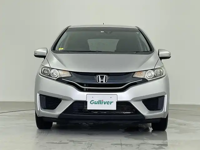 ホンダ フィット 13G Fパッケージ 千葉県 2014(平26)年 4.5万km アラバスターシルバーメタリック 衝突軽減ブレーキ/純正オーディオ/・型番：CX-128C/・CD/AUX/アイドリングストップ/プッシュスタート/・スマートキー/・スペアキー/純正フロアマット/チップアップシート/電動格納ウインカーミラー/オートライト/・LEDヘッドライト