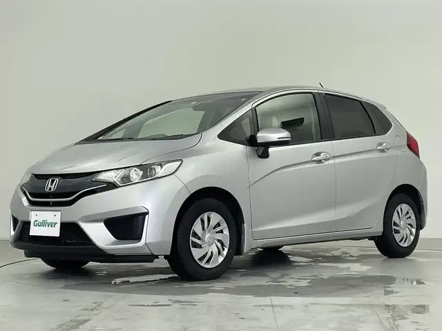 ホンダ フィット 13G Fパッケージ 千葉県 2014(平26)年 4.5万km アラバスターシルバーメタリック 衝突軽減ブレーキ/純正オーディオ/・型番：CX-128C/・CD/AUX/アイドリングストップ/プッシュスタート/・スマートキー/・スペアキー/純正フロアマット/チップアップシート/電動格納ウインカーミラー/オートライト/・LEDヘッドライト