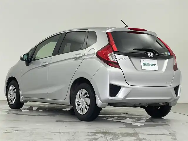 ホンダ フィット 13G Fパッケージ 千葉県 2014(平26)年 4.5万km アラバスターシルバーメタリック 衝突軽減ブレーキ/純正オーディオ/・型番：CX-128C/・CD/AUX/アイドリングストップ/プッシュスタート/・スマートキー/・スペアキー/純正フロアマット/チップアップシート/電動格納ウインカーミラー/オートライト/・LEDヘッドライト