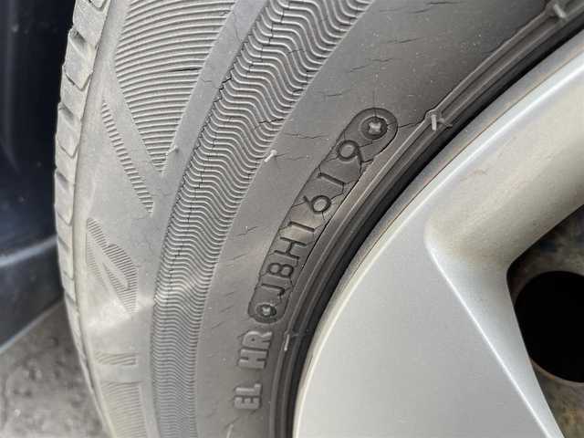 ホンダ フィット 13G Fパッケージ 千葉県 2014(平26)年 4.5万km アラバスターシルバーメタリック 衝突軽減ブレーキ/純正オーディオ/・型番：CX-128C/・CD/AUX/アイドリングストップ/プッシュスタート/・スマートキー/・スペアキー/純正フロアマット/チップアップシート/電動格納ウインカーミラー/オートライト/・LEDヘッドライト