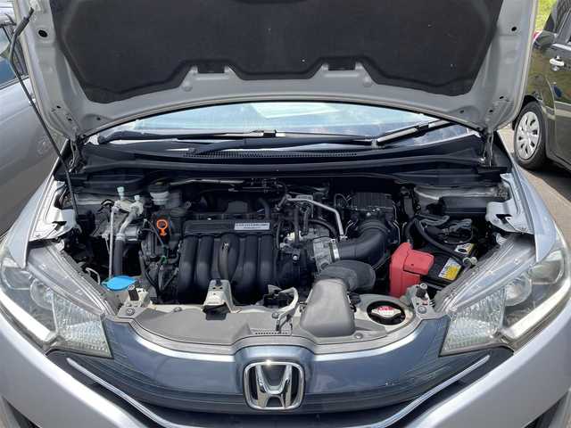 ホンダ フィット 13G Fパッケージ 千葉県 2014(平26)年 4.5万km アラバスターシルバーメタリック 衝突軽減ブレーキ/純正オーディオ/・型番：CX-128C/・CD/AUX/アイドリングストップ/プッシュスタート/・スマートキー/・スペアキー/純正フロアマット/チップアップシート/電動格納ウインカーミラー/オートライト/・LEDヘッドライト